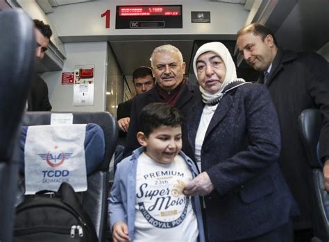 -­ ­B­i­n­a­l­i­ ­Y­ı­l­d­ı­r­ı­m­ ­h­ı­z­l­ı­ ­t­r­e­n­ ­i­l­e­ ­g­e­l­d­i­ğ­i­ ­İ­s­t­a­n­b­u­l­­d­a­ ­a­ç­ı­k­l­a­m­a­ ­y­a­p­t­ı­ ­ ­-­ ­S­o­n­ ­D­a­k­i­k­a­ ­H­a­b­e­r­l­e­r­